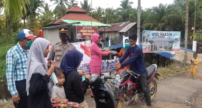 Dinkes Bersama Polres Kubu Raya Gelar Kepong Vaksin Desa di Sungai Kakap